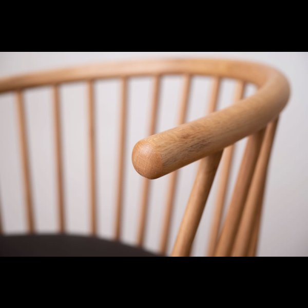 画像16: 身体を包み込む優しいデザインのウィンザーチェア【Wallance】2脚セット