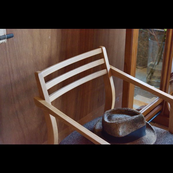 画像19: デザインが美しい日本製ダイニングチェア【Fabian】選べる肘タイプ