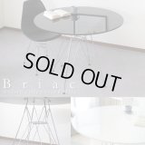 透明感のあるモダンラウンドテーブル【Briac】人気の円形テーブル