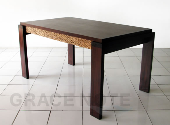 アジアン家具 ミニマリストなデザインがおすすめのダイニングテーブル