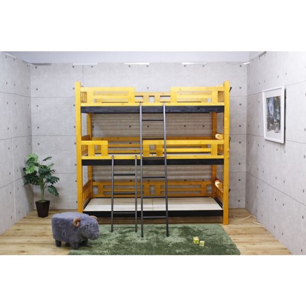 画像6: おしゃれなバイカラーデザインが大人気!北欧パイン材仕様三段ベッド【Clive】 (6)