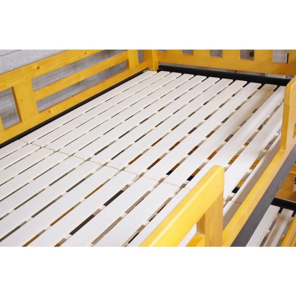 画像8: おしゃれなバイカラーデザインが大人気!北欧パイン材仕様三段ベッド【Clive】 (8)