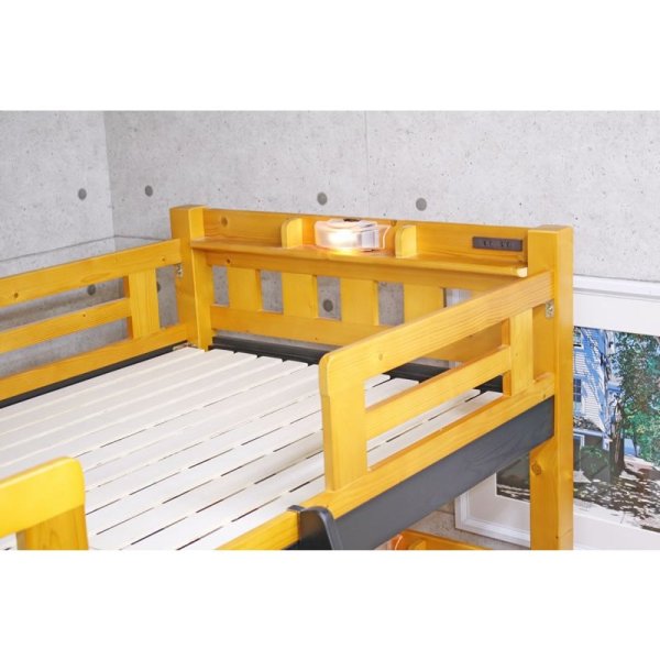 画像9: おしゃれなバイカラーデザインが大人気!北欧パイン材仕様三段ベッド【Clive】 (9)