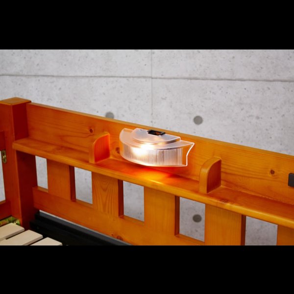 画像10: 棚照明付き・北欧パイン材仕様おしゃれデザイン二段ベッド【Clive】お買い得 (10)