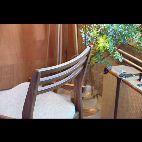 画像11: デザインが美しい日本製ダイニングチェア【Fabian】選べる肘タイプ (11)