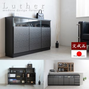 画像: ガラス窓付きメタリックシルバー薄型キャビネット 幅118cm 扉付き 日本製・完成品