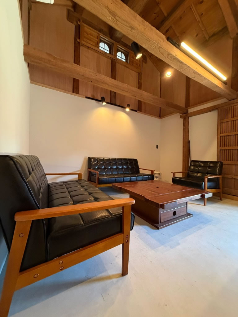 画像: ミッドセンチュリー調！木肘×レザーレトロモダンソファ